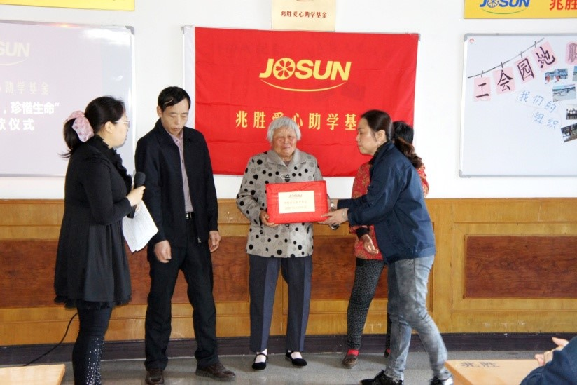 點(diǎn)滴愛(ài)心繪彩虹,暗淡生命煥生機(jī) 贏勝人的社會(huì)責(zé)任