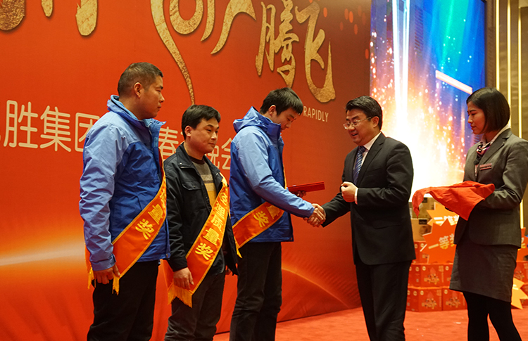 用心前行 2017騰飛 ——記兆勝集團(tuán)2016春茗晚會(huì) 用心前行 2017騰飛 ——記兆勝集團(tuán)2016春茗晚會(huì)